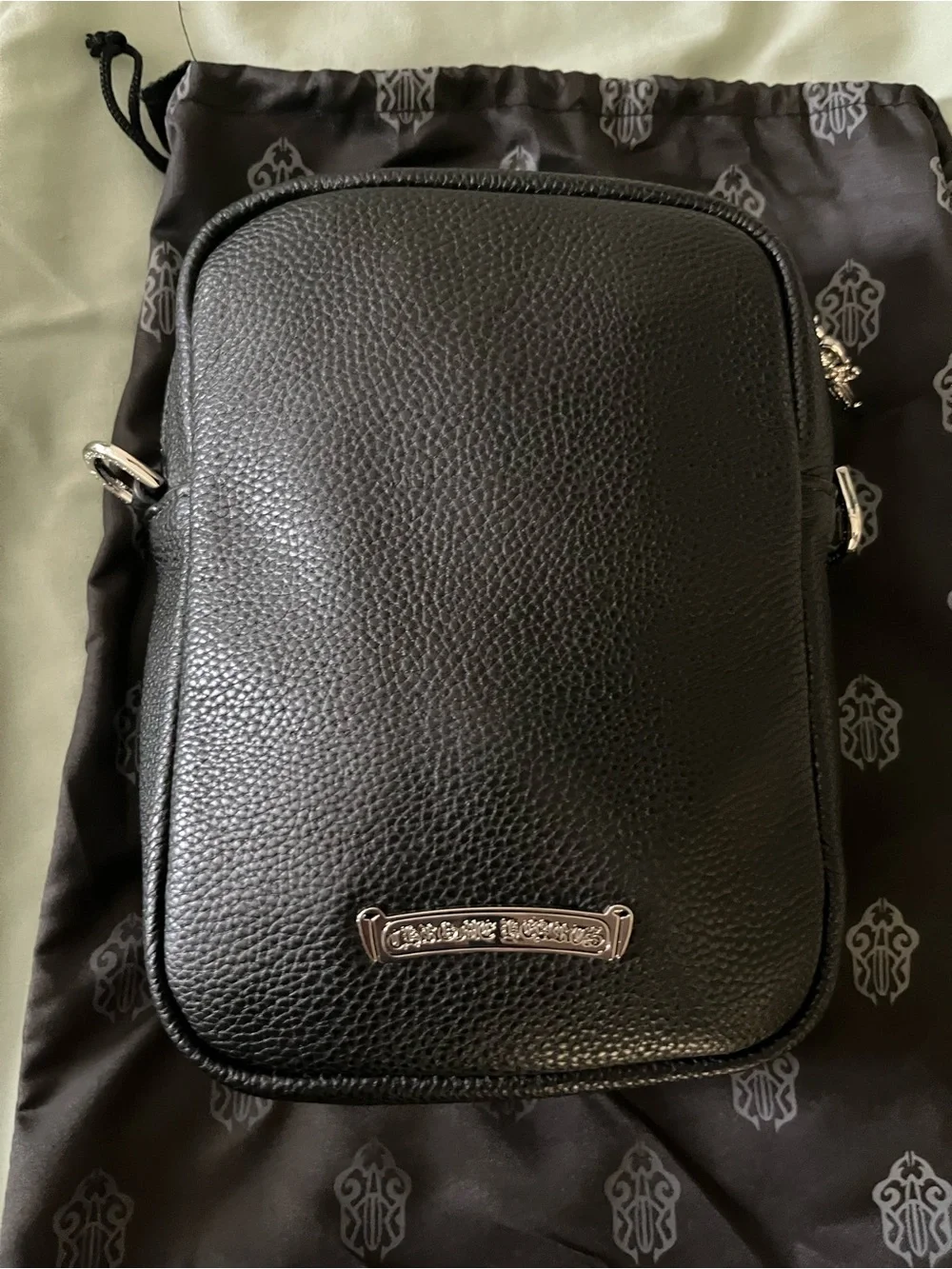 N/A sleek black